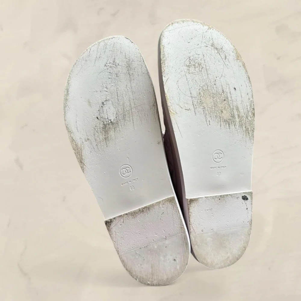 Chanel light pink shiny calfskin quilted dad crystal slide sandals size 40 - Picture 2 of 8